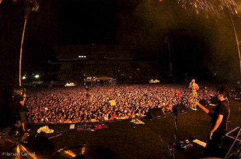 Calle 13 hizo vibrar a unas 20 mil Personas en el Estadio Ferro de Buenos Aires