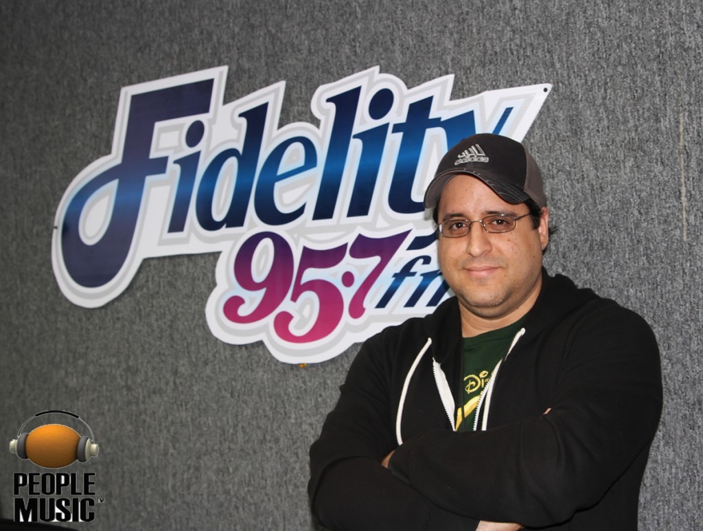 Ángel Pérez locutor de fidelity nos habla de su programa “Dance Fever”