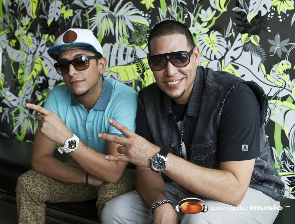 J KING & MAXIMAN Saludan a People Music