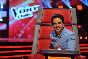 Luis Fonsi se destaca en el estreno del popular programa de televisión “The Voice Chile”