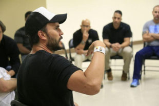 Actores confinados reciben un taller educativo de director de cine en Hollywood