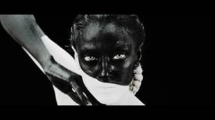 MELENDI hace historia con su nuevo video “DÉJALA QUE BAILE”